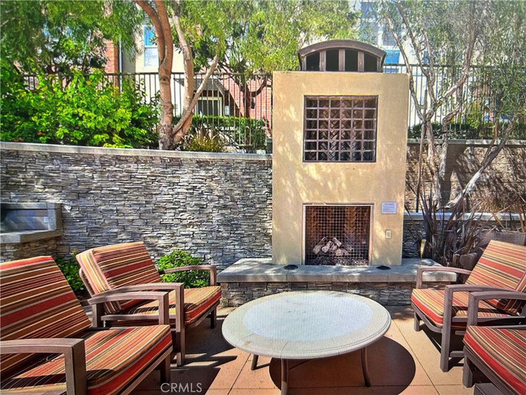 10 Brownstone Way