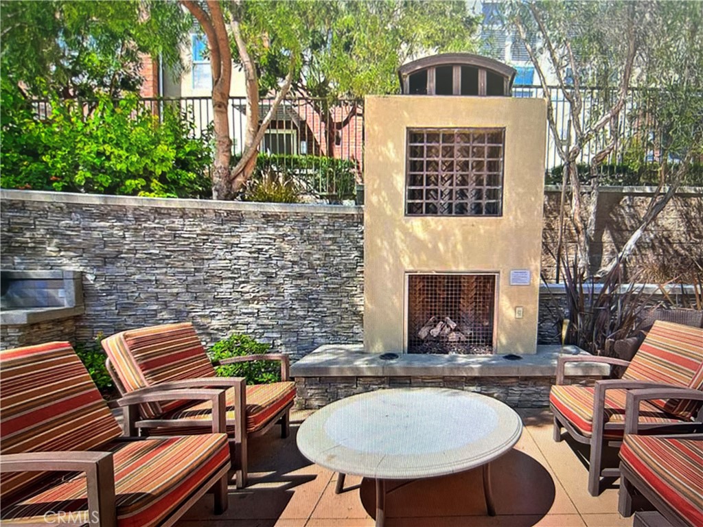 10 Brownstone Way