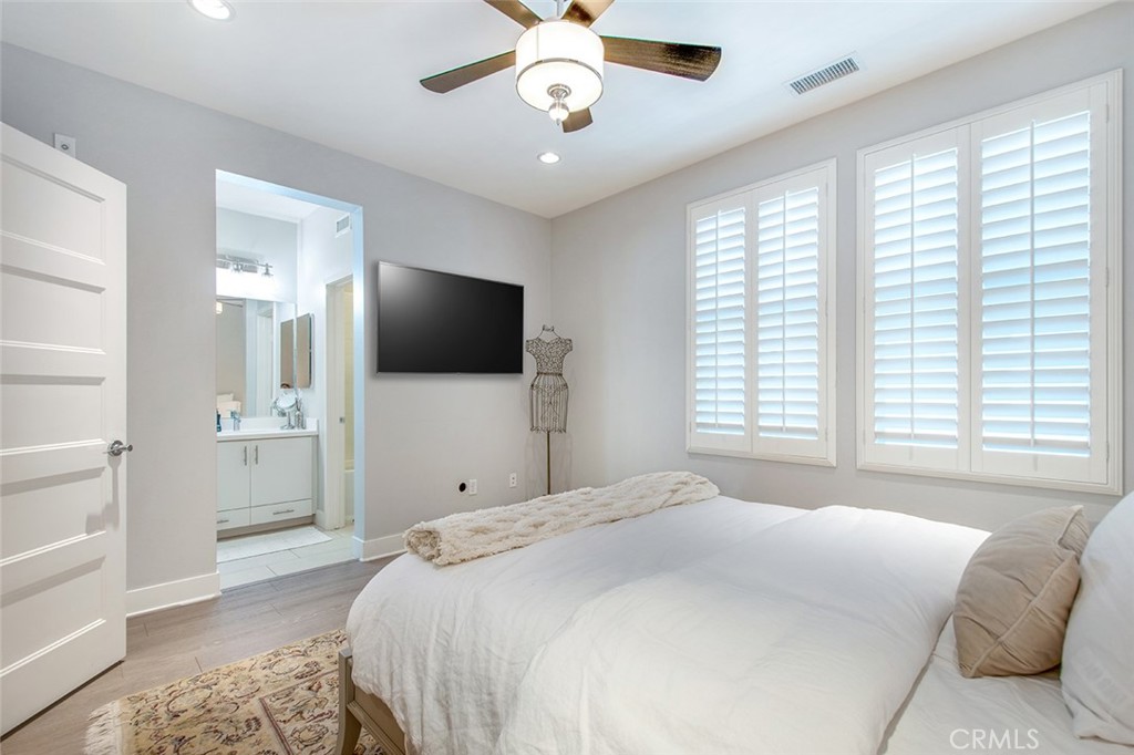 10 Brownstone Way