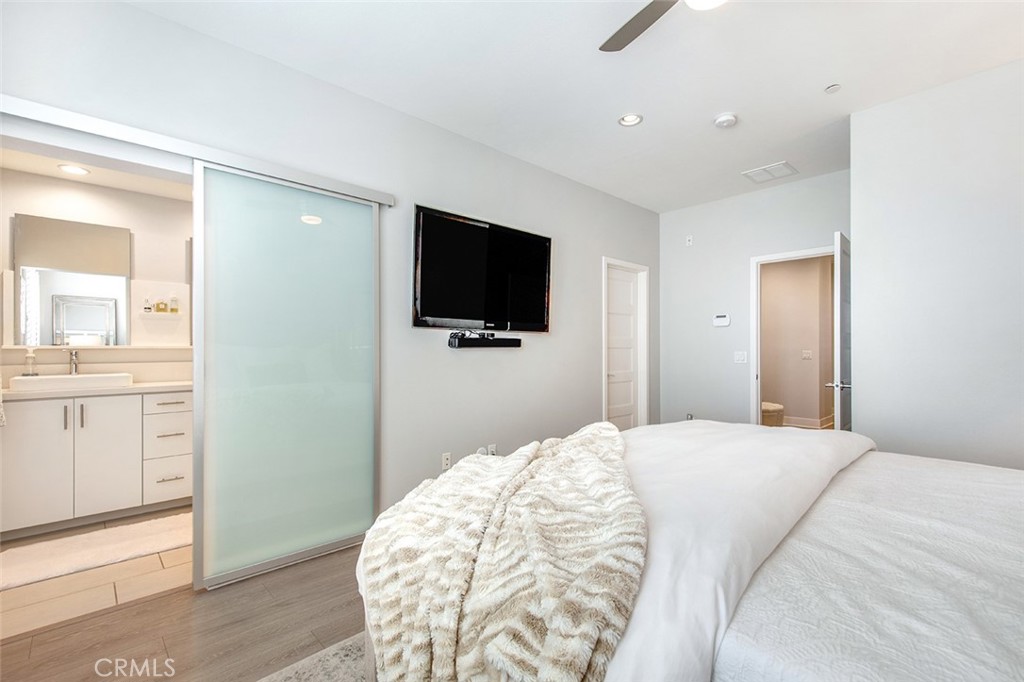 10 Brownstone Way