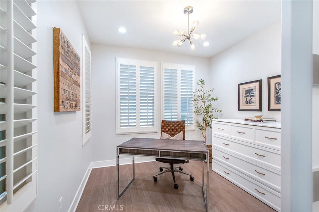 10 Brownstone Way