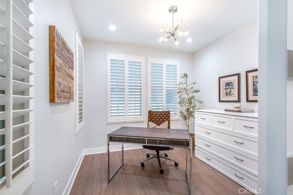 10 Brownstone Way