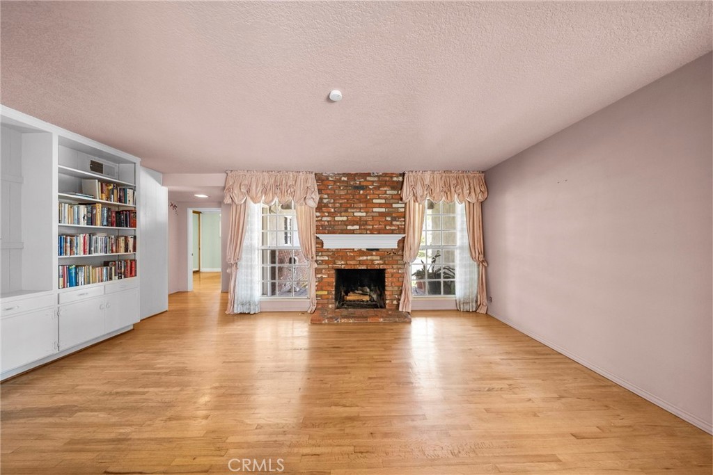 7562 Alhambra
