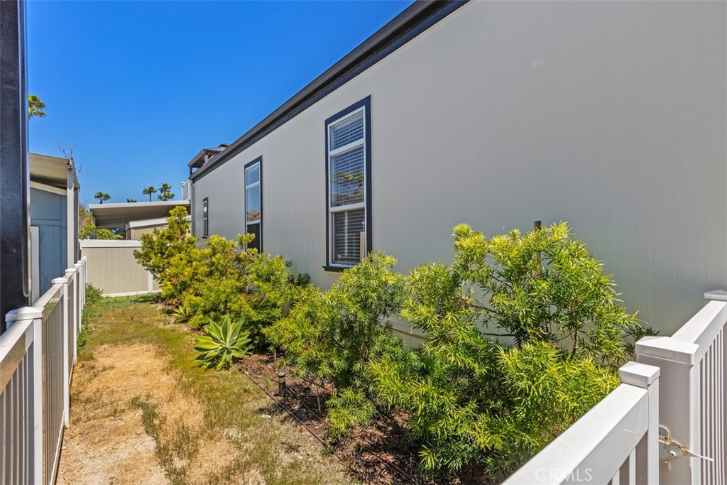 21851 Newland 117
