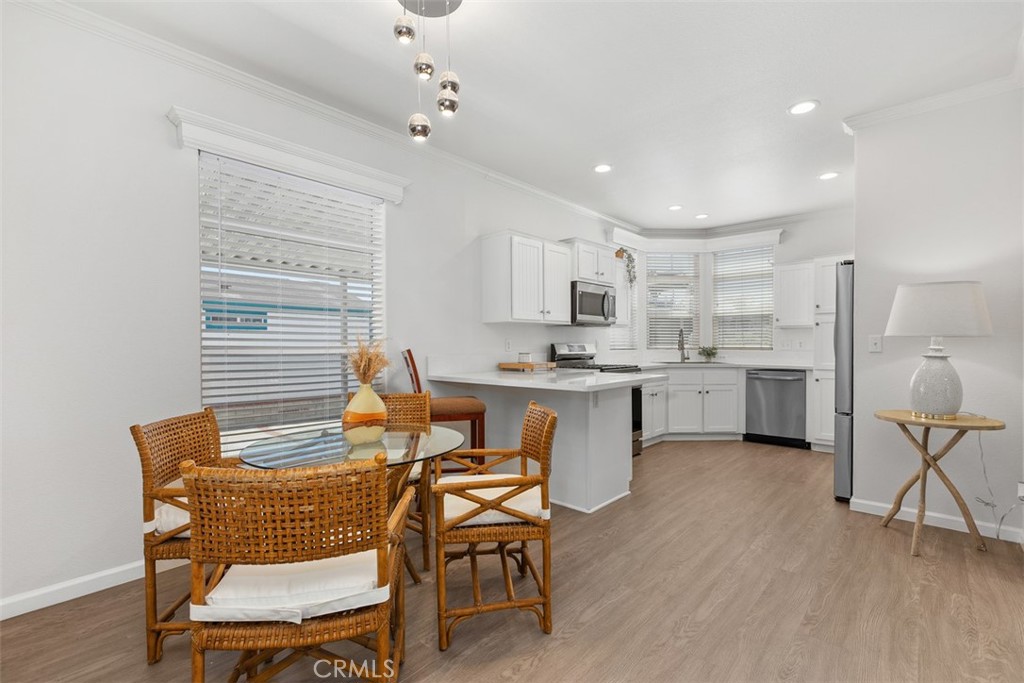 21851 Newland 117