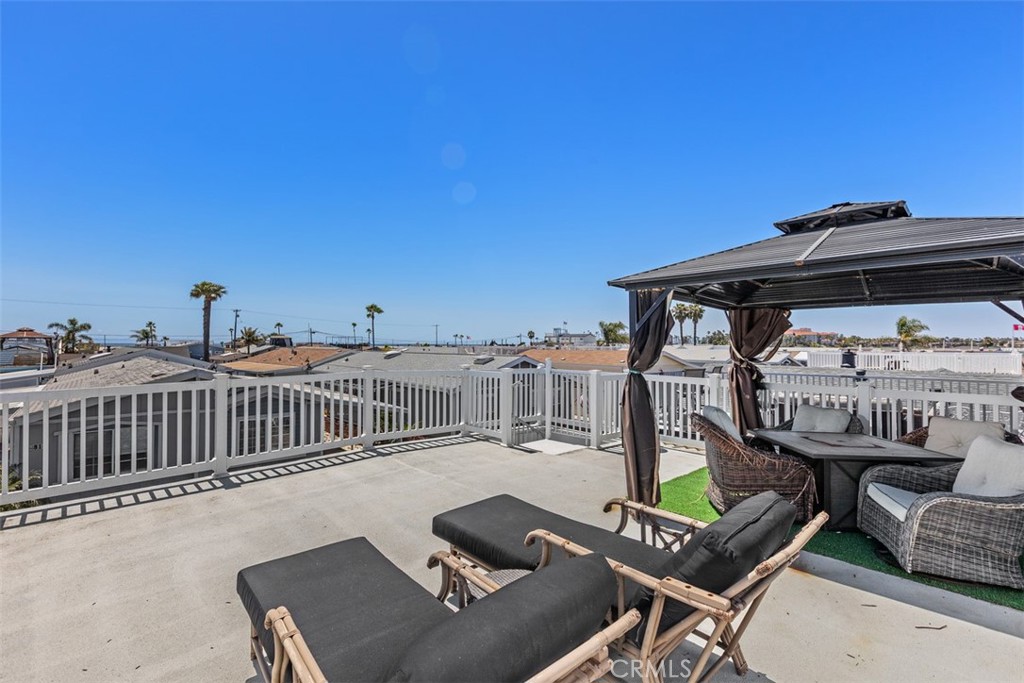 21851 Newland 117
