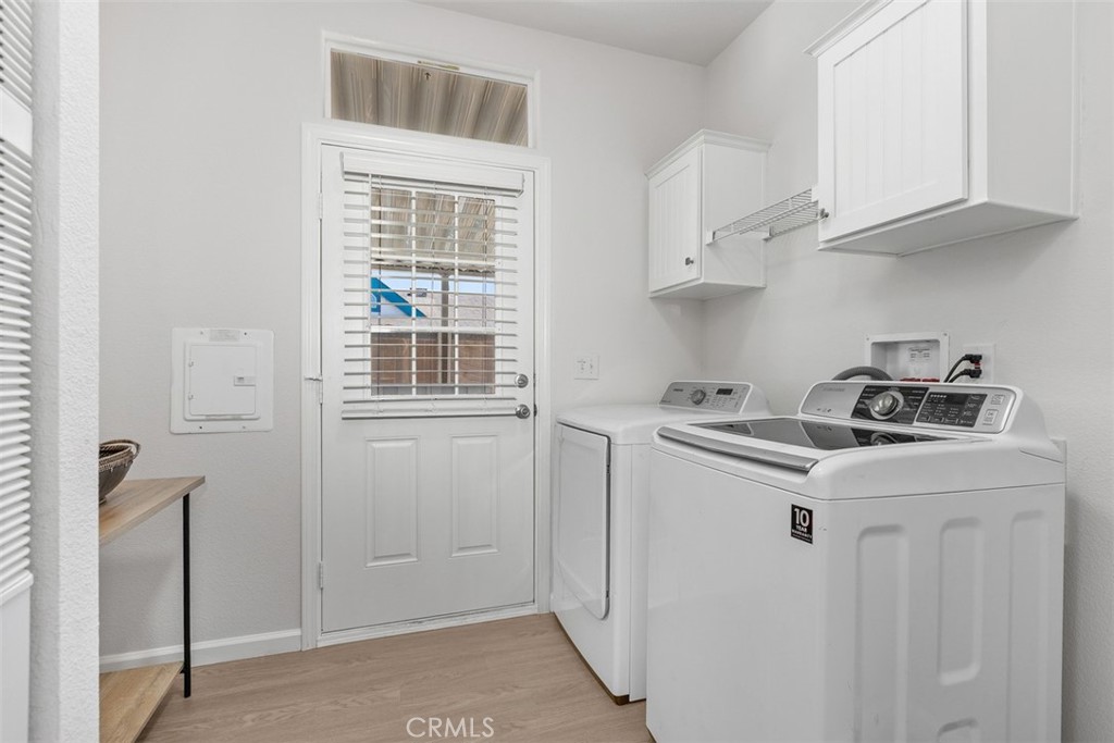 21851 Newland 117