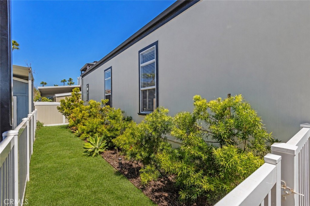 21851 Newland 117