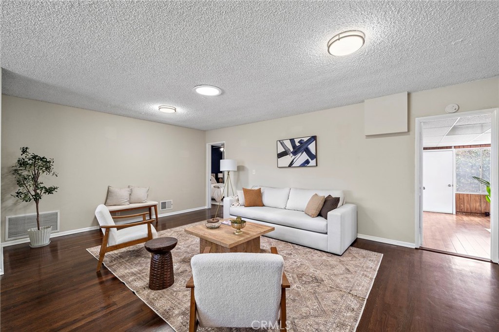 2911 W 135th