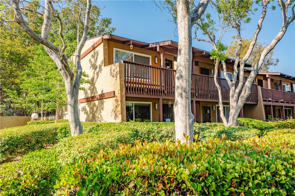 1000 W Macarthur Boulevard 58