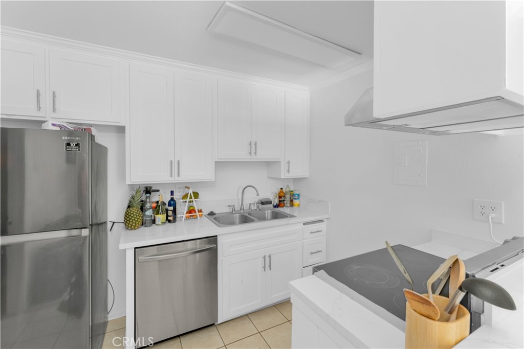 1000 W Macarthur Boulevard 58