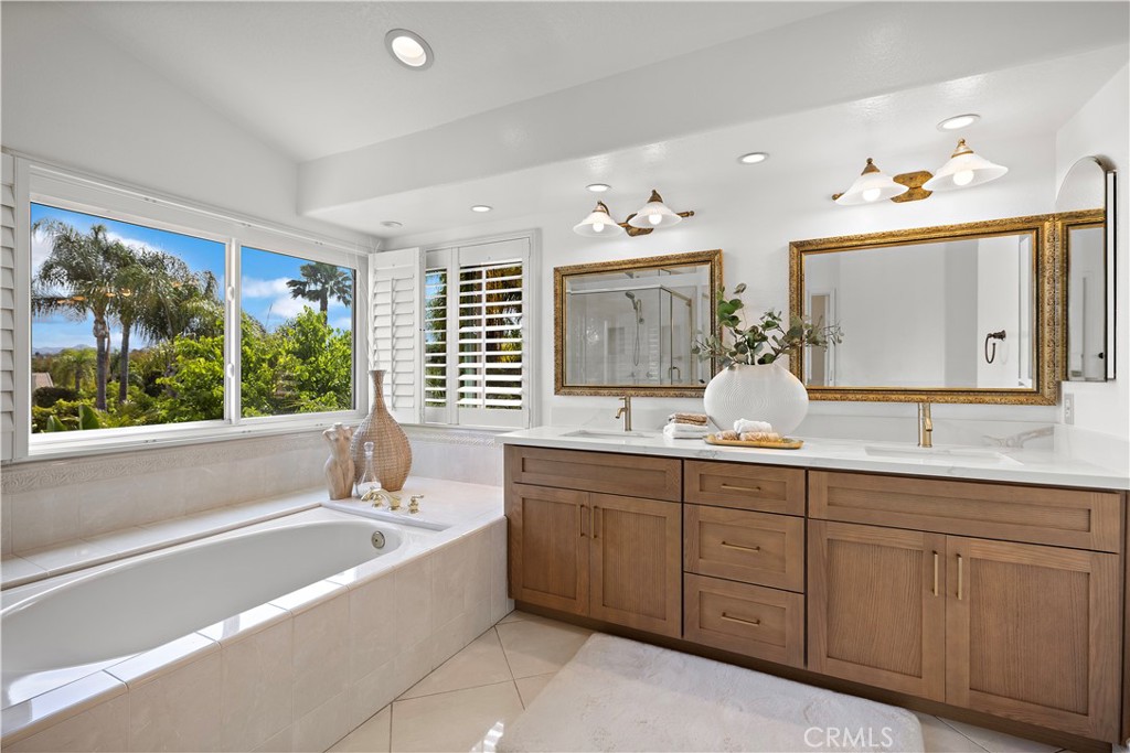 24646 Royale Ridge