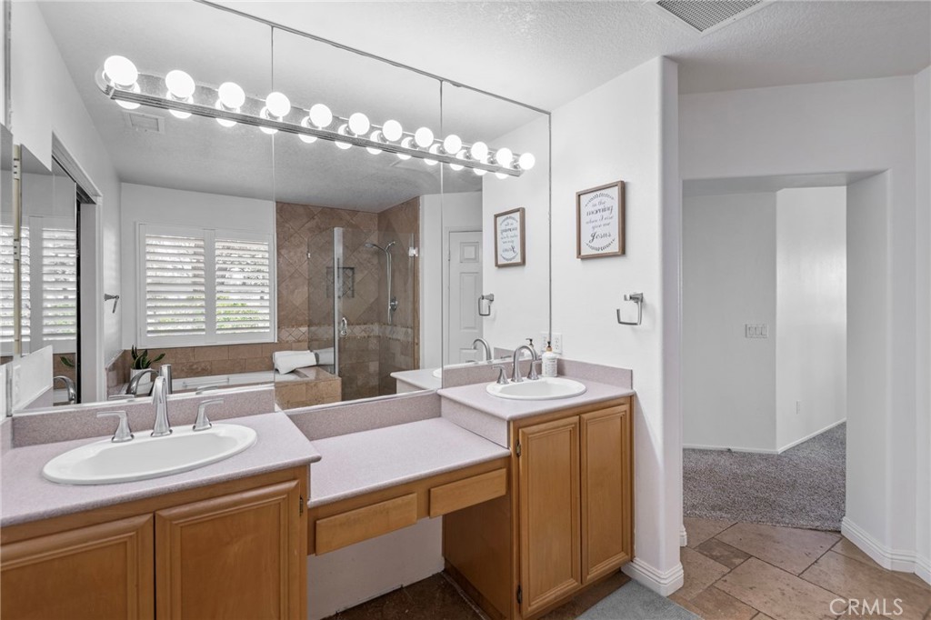 25 Radiance Lane