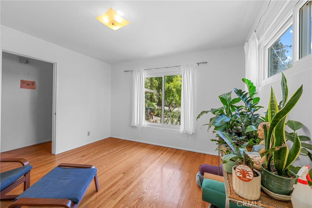 5703 Freeman