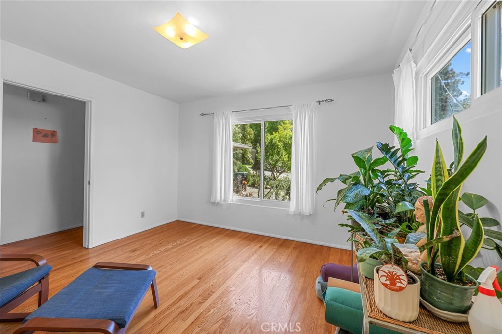 5703 Freeman