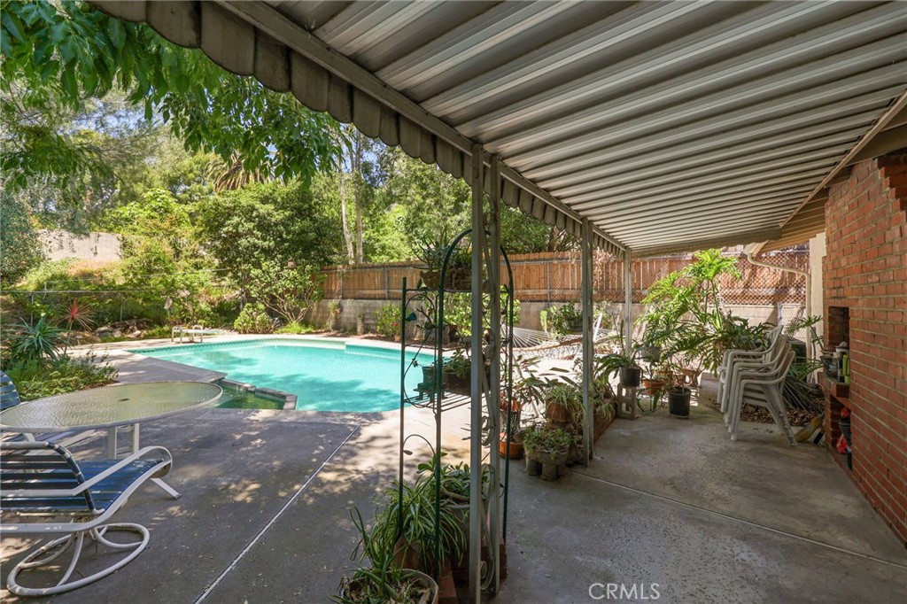5703 Freeman