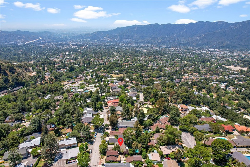 5703 Freeman