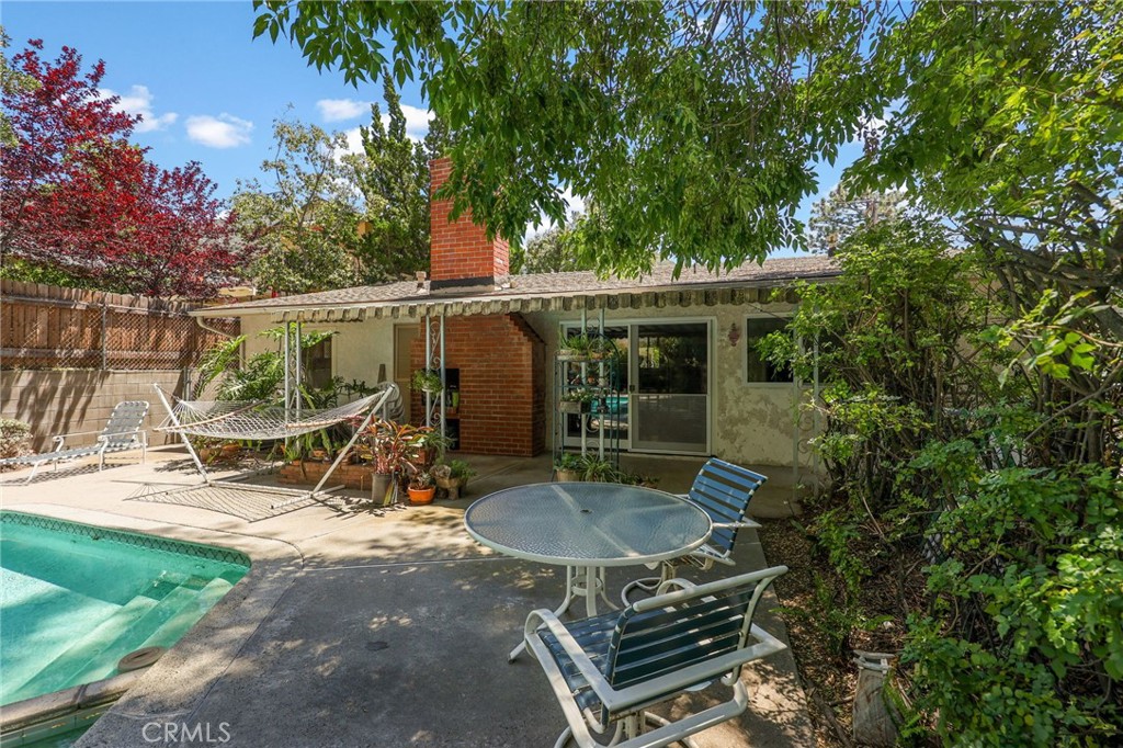 5703 Freeman
