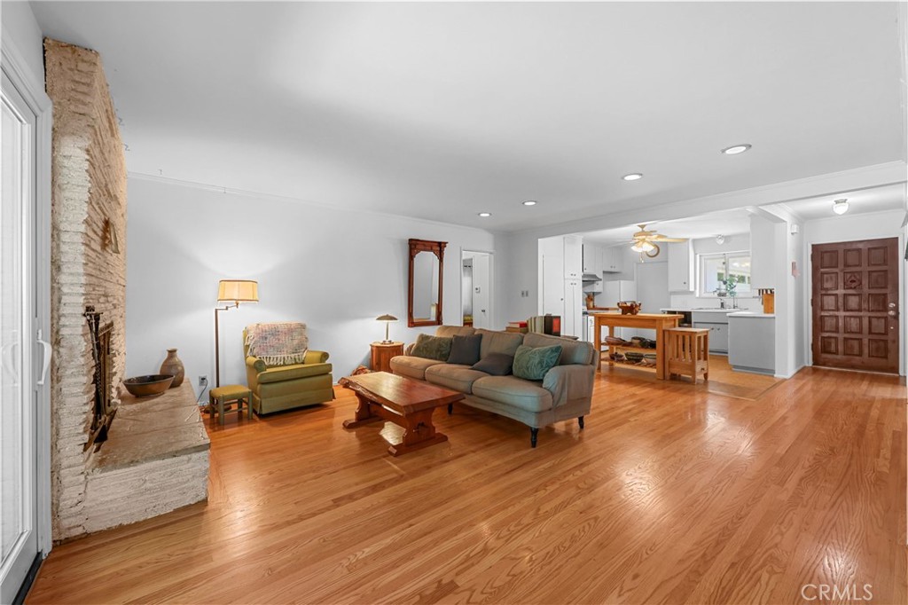 5703 Freeman