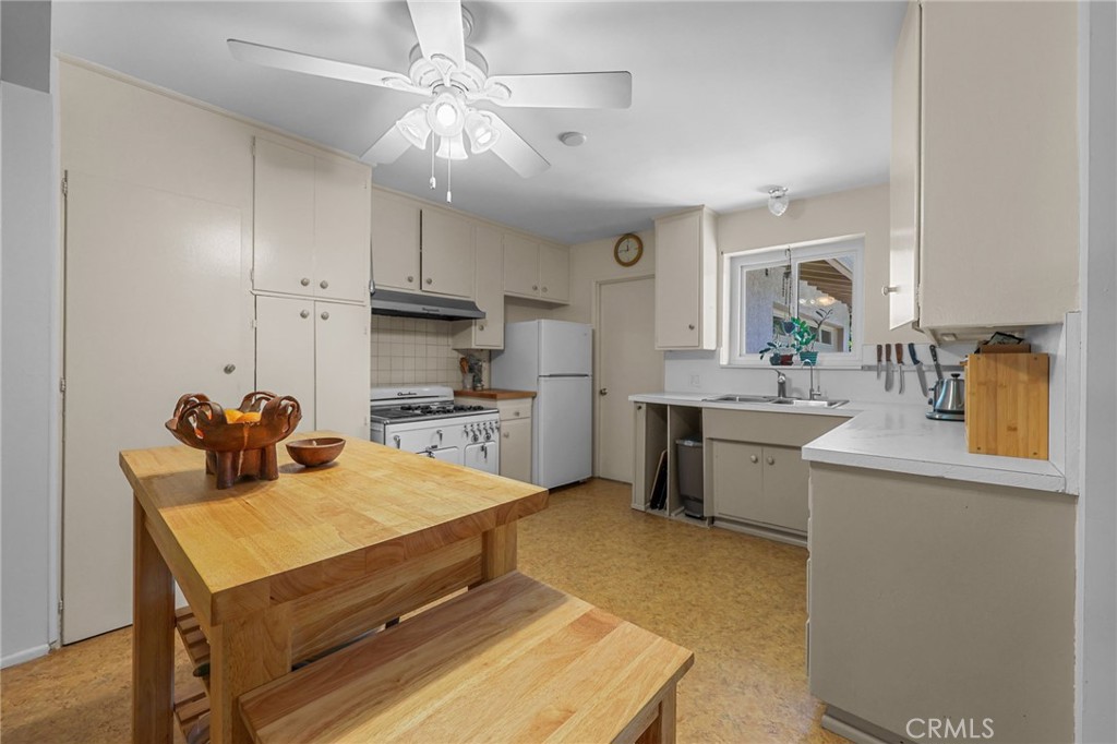 5703 Freeman