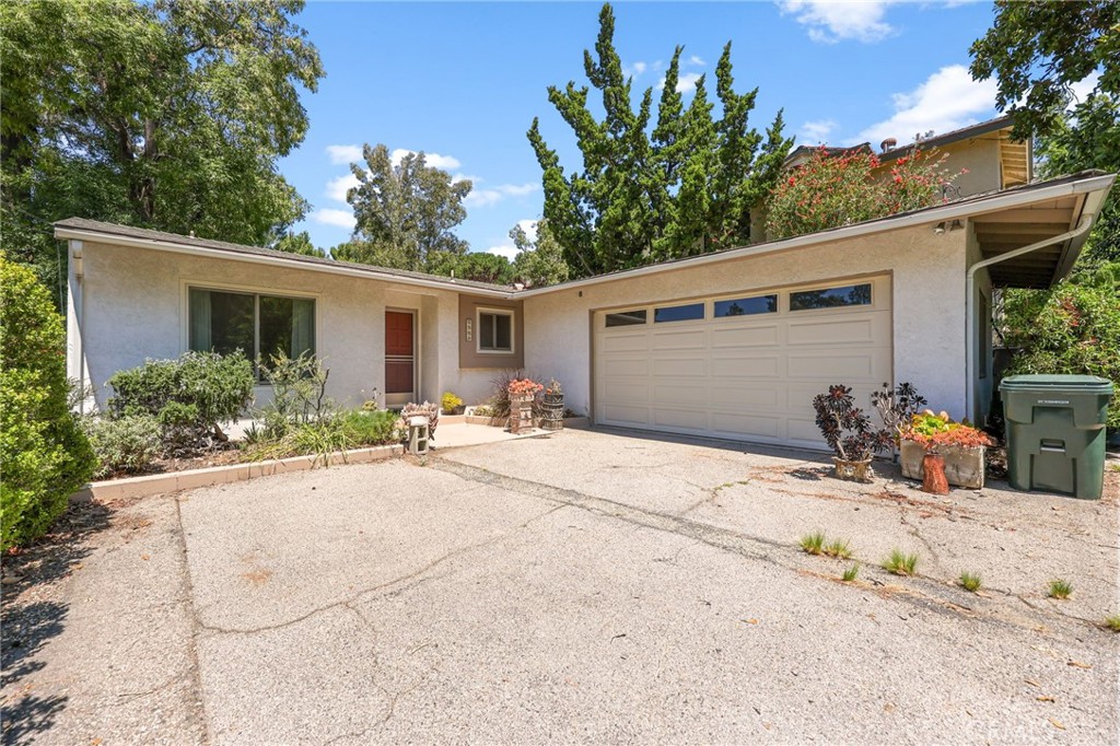 5703 Freeman