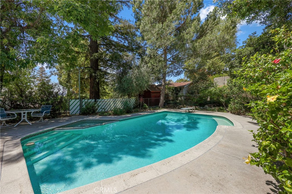 5703 Freeman