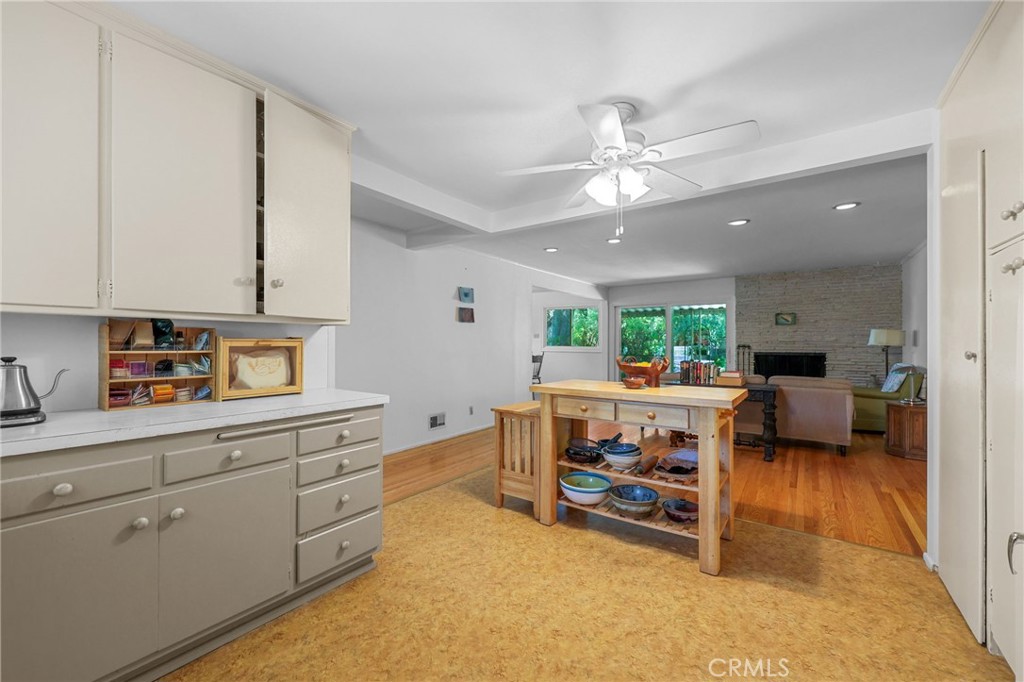 5703 Freeman