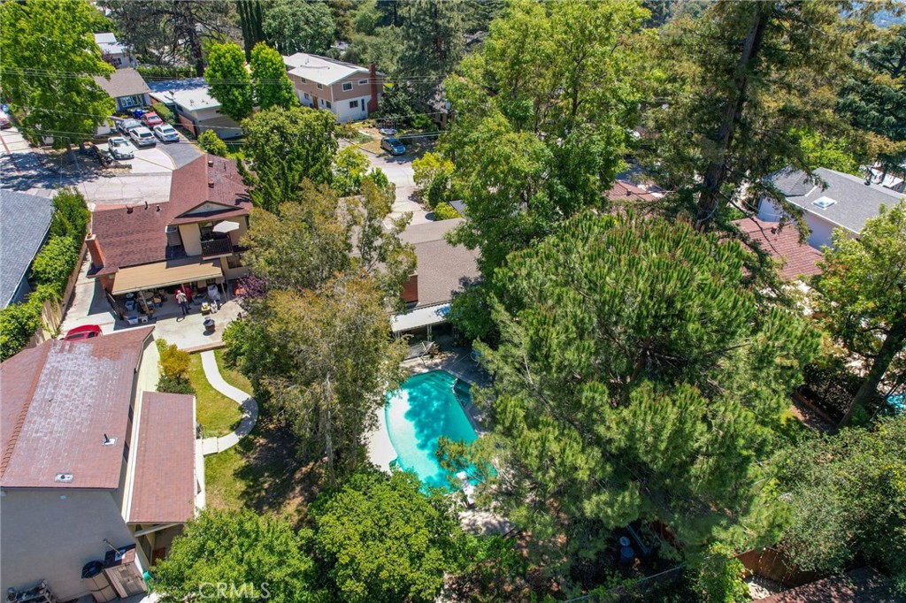 5703 Freeman