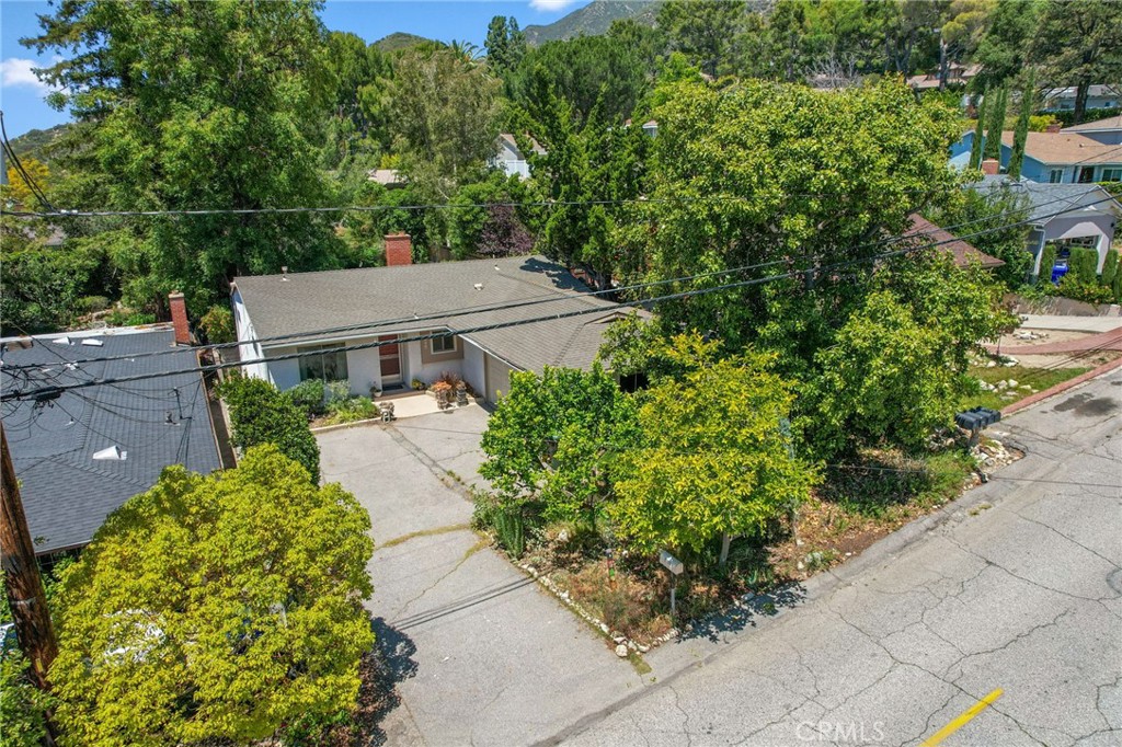 5703 Freeman