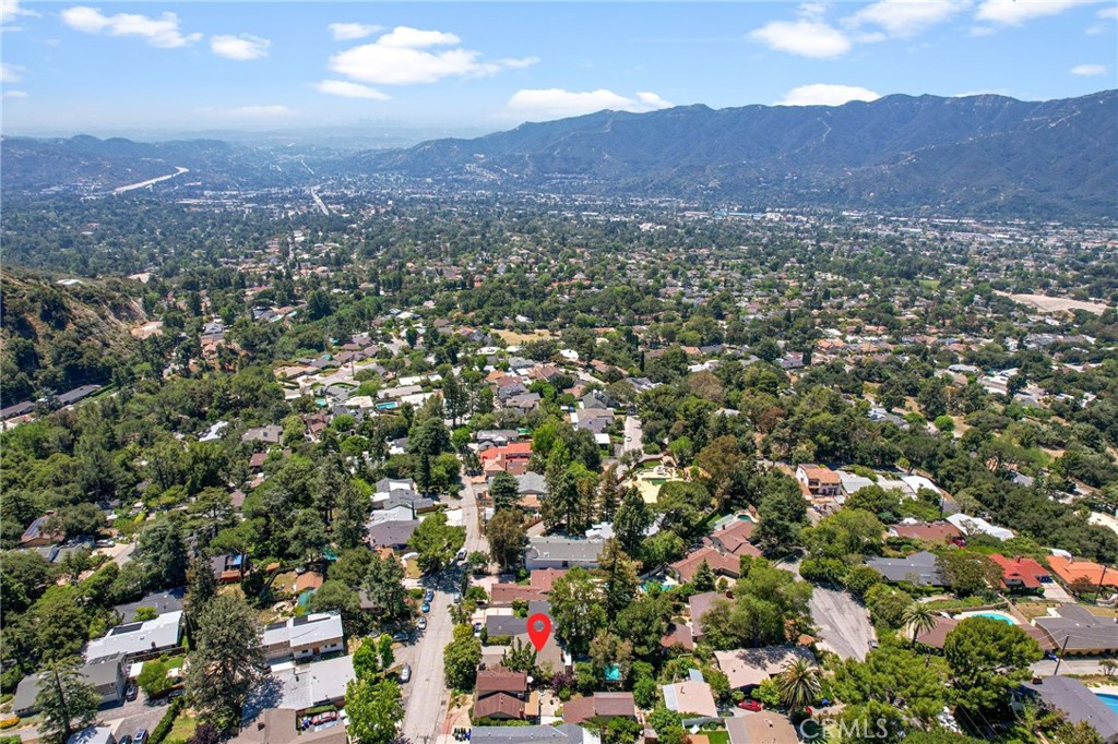 5703 Freeman