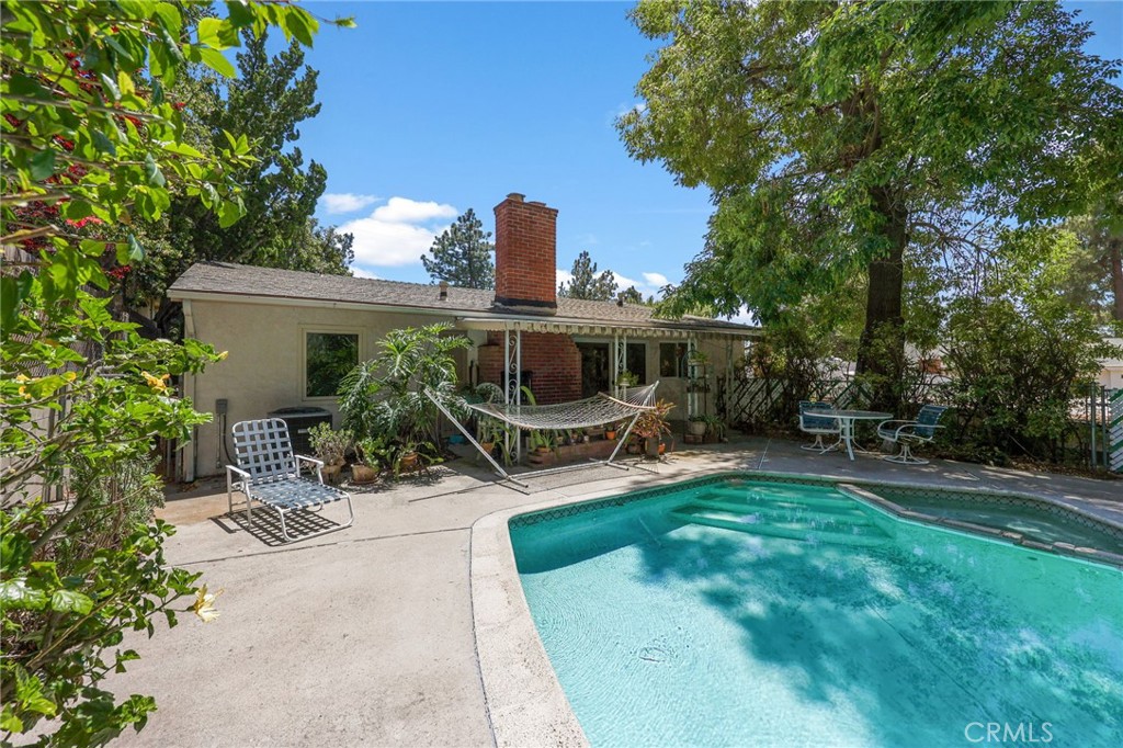 5703 Freeman
