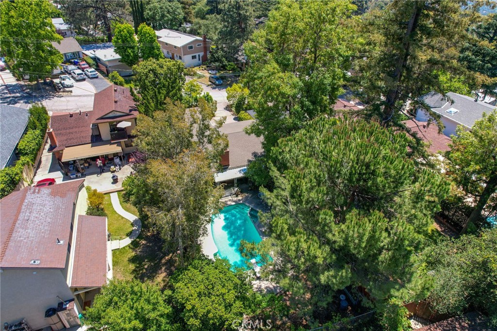 5703 Freeman