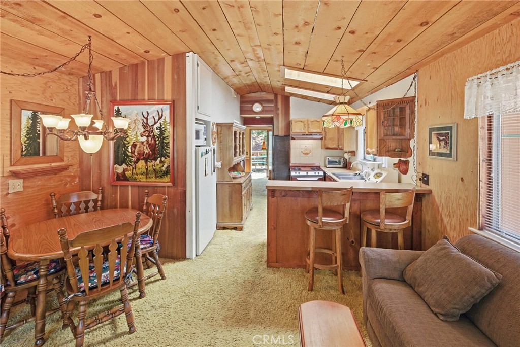 513 Cedar Ln