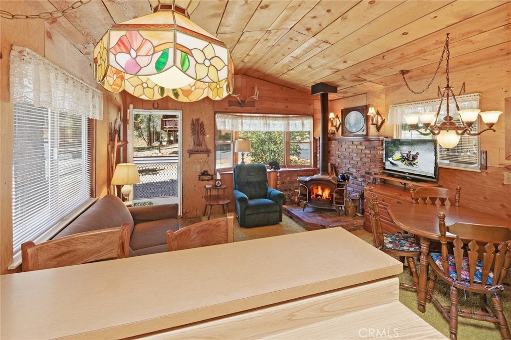 513 Cedar Ln