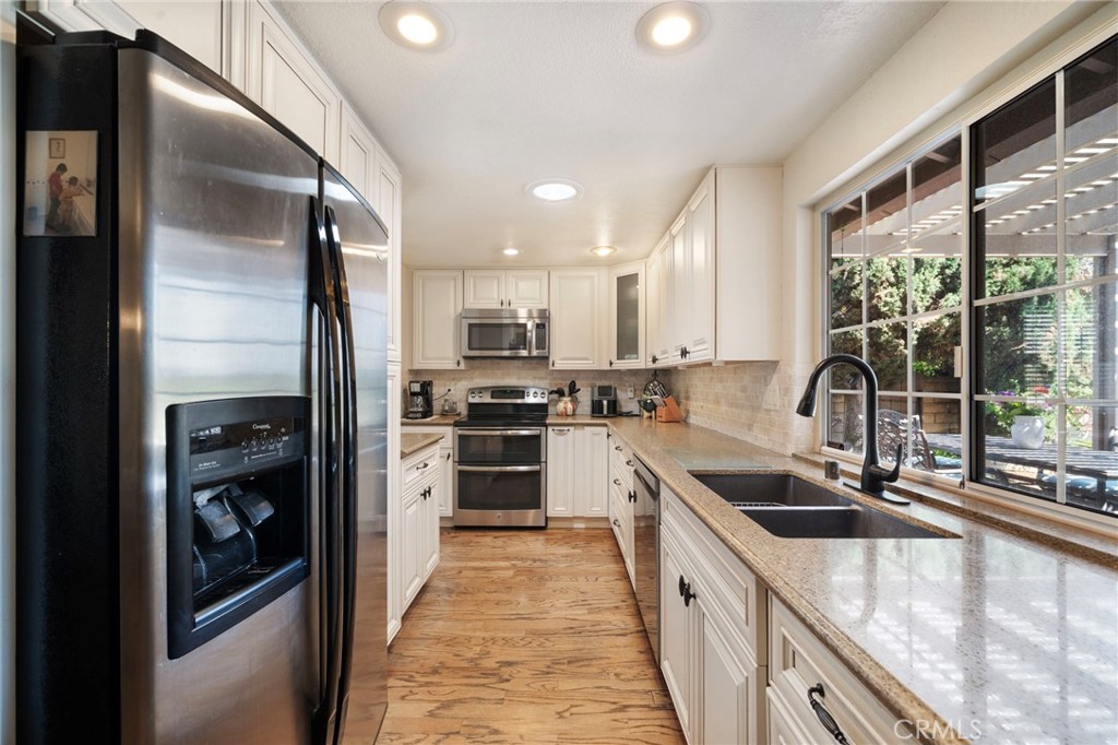 1128 W Aster