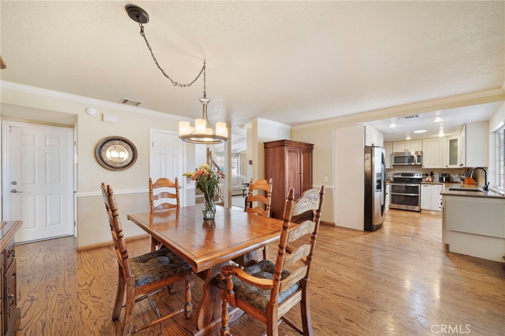 1128 W Aster