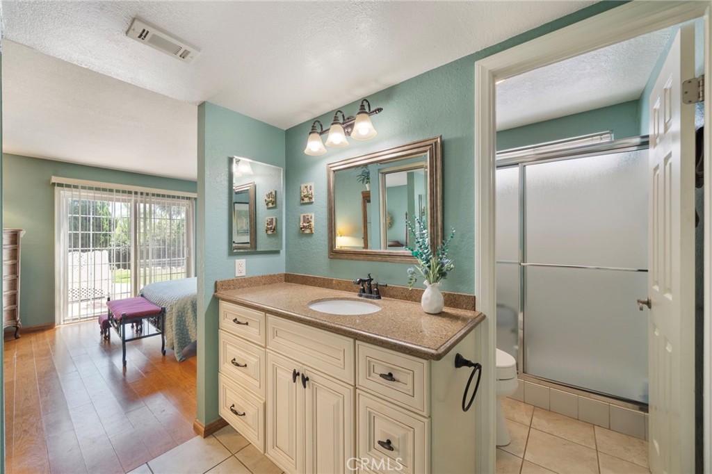 1128 W Aster