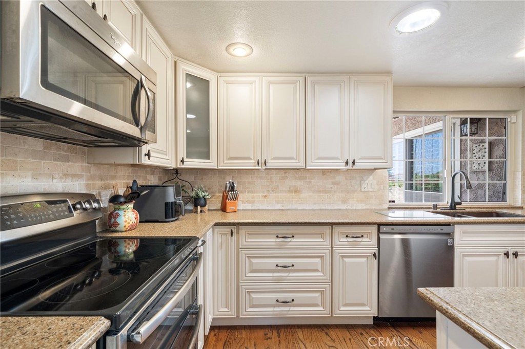 1128 W Aster