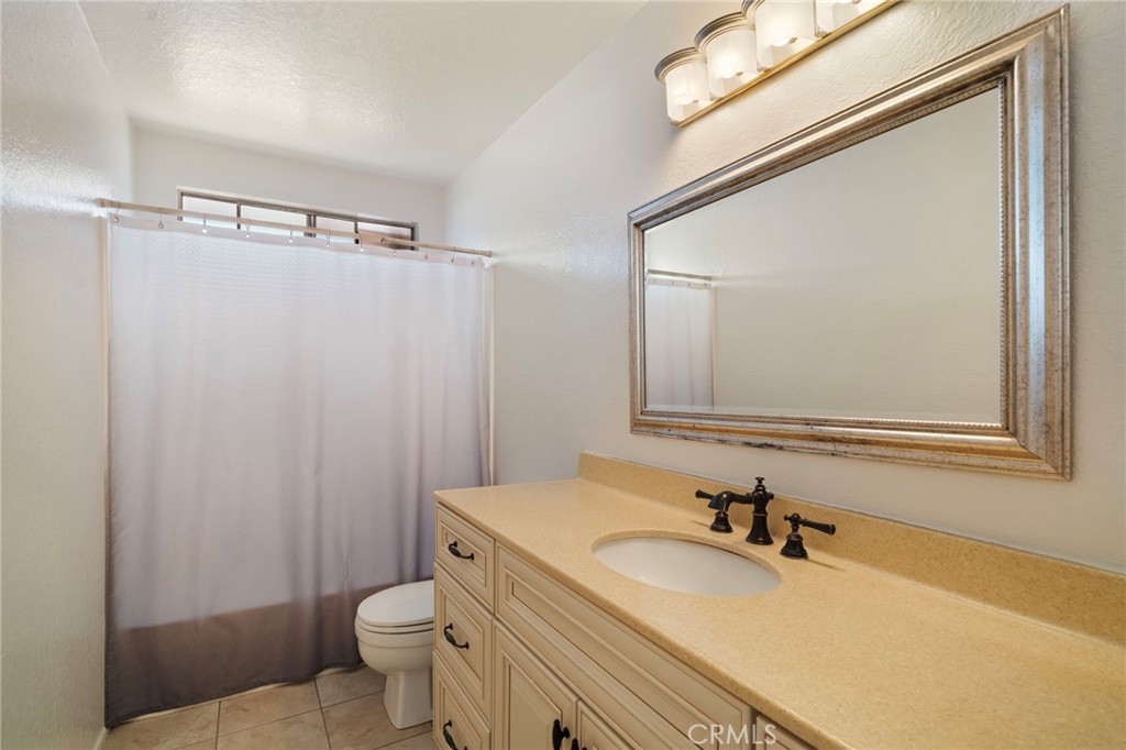 1128 W Aster
