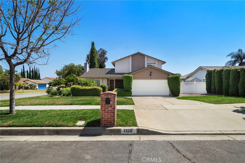 1128 W Aster