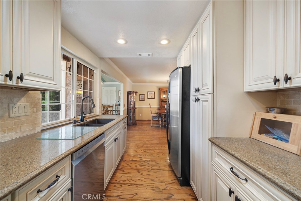 1128 W Aster