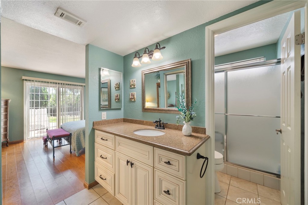 1128 W Aster