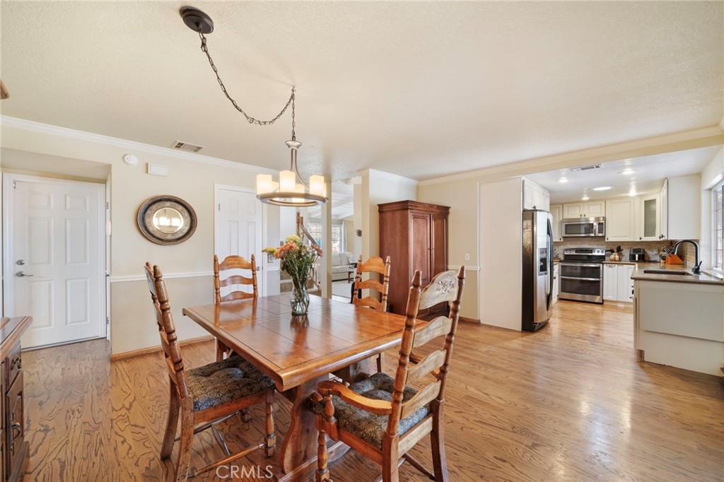 1128 W Aster