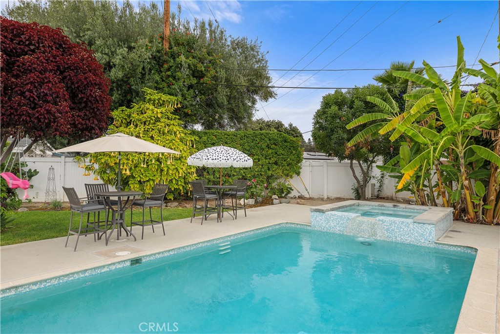 1400 W Wilshire