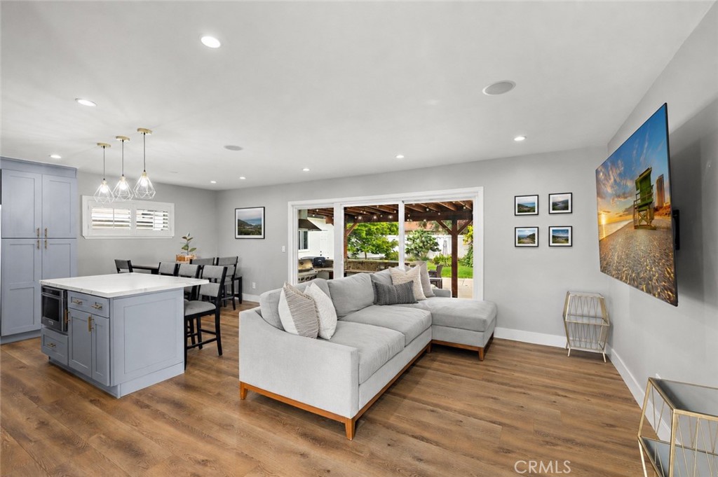 1400 W Wilshire