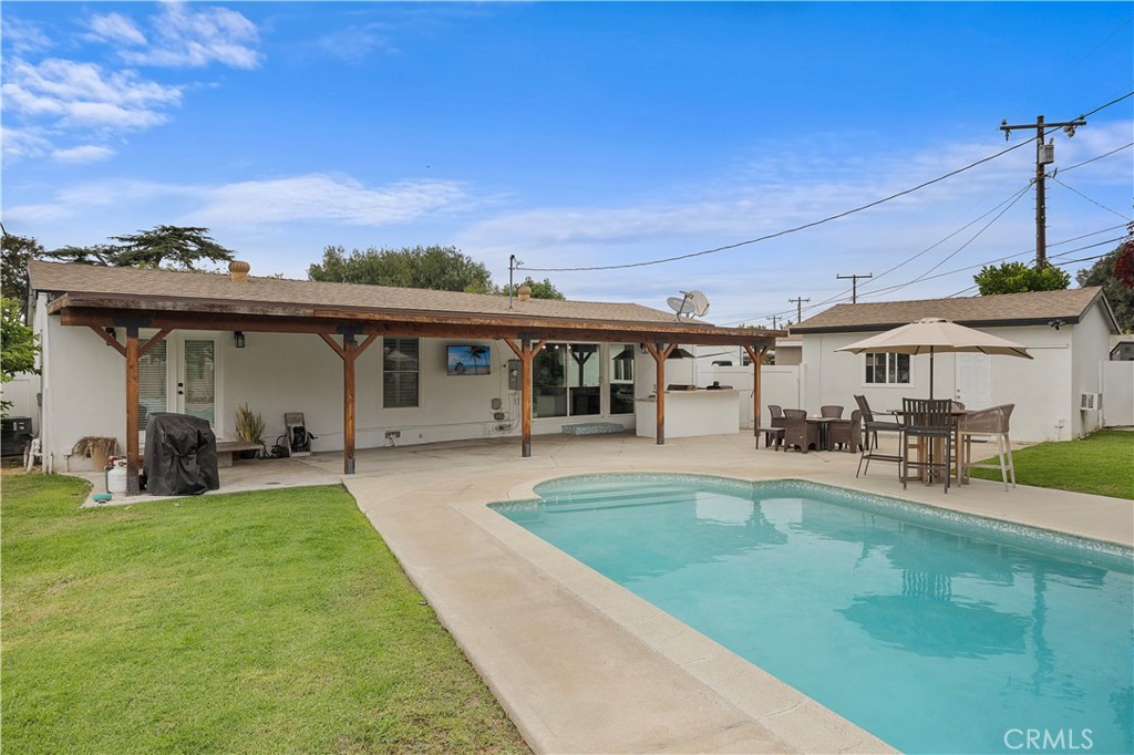 1400 W Wilshire