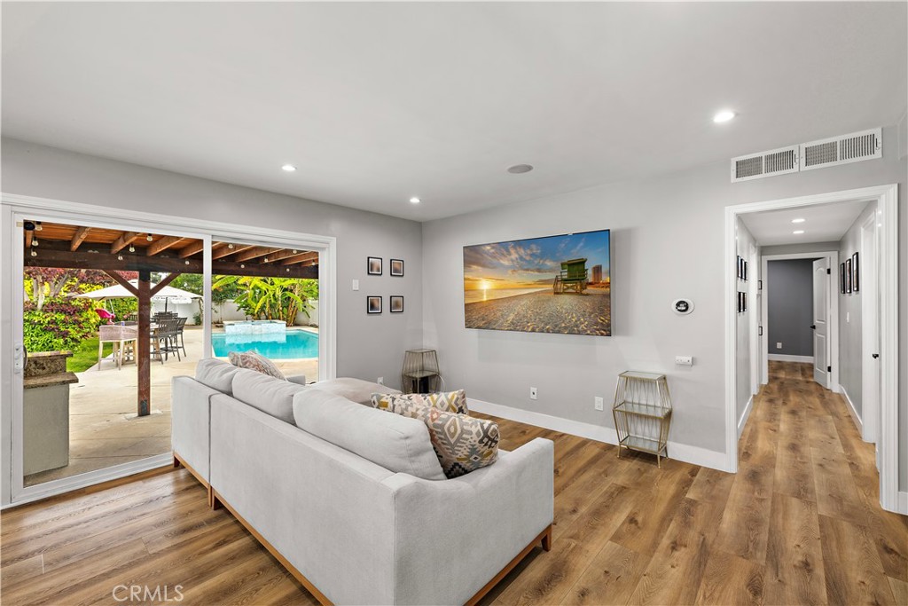 1400 W Wilshire