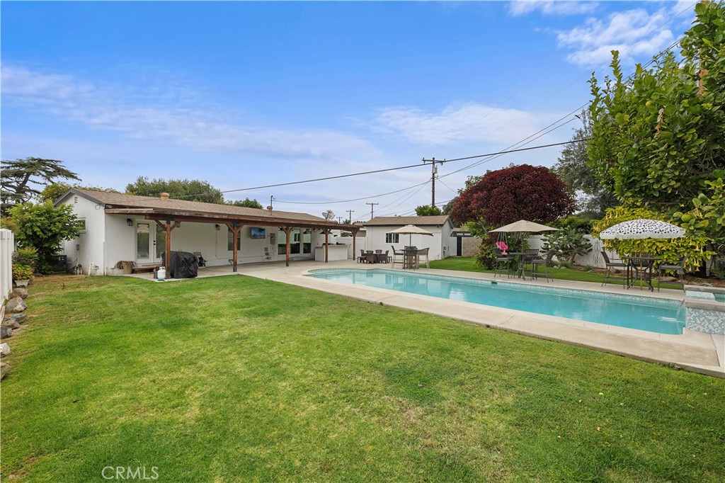 1400 W Wilshire