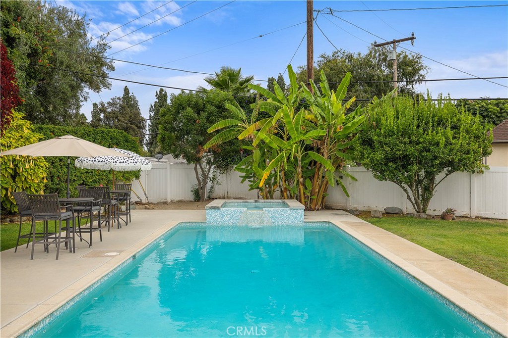 1400 W Wilshire