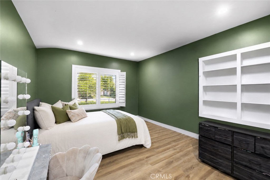 1400 W Wilshire